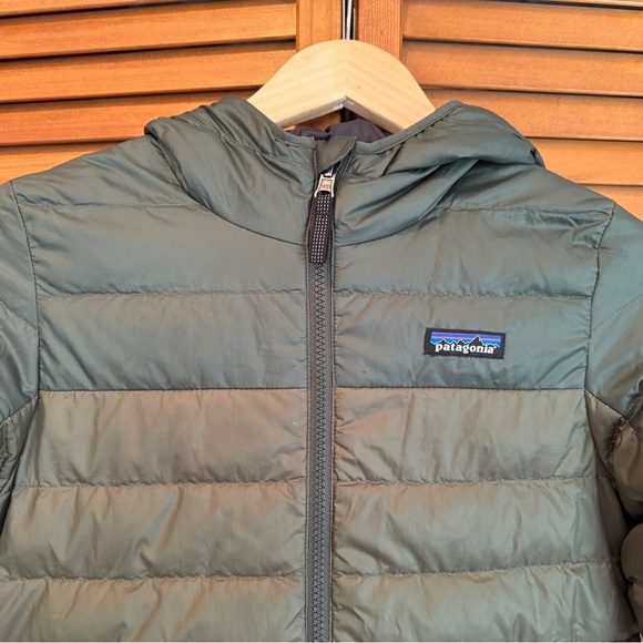 Patagonia Kids Water Repellent Reversible
Down Sweater Hoodie Alder Green Size M - Picture 3 of 7